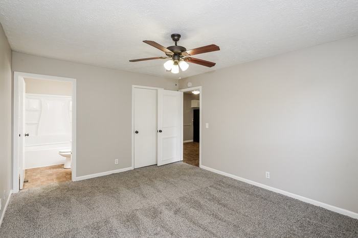 Building Photo - 3652 Chesapeake Dr
