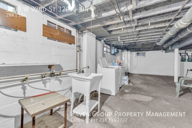 Building Photo - 3209 W 92nd St