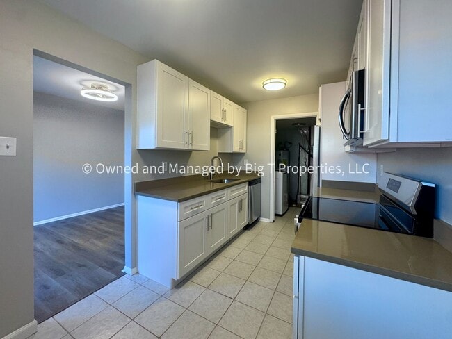 Building Photo - Coming soon* Cute Townhouse between Woodbridge and Triangle