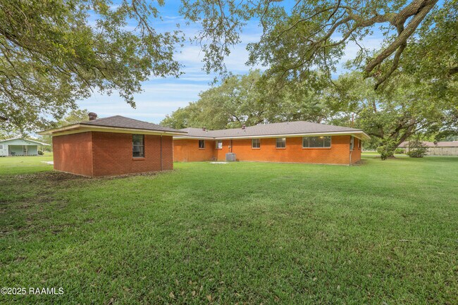 Building Photo - 17639 Pelican Rd