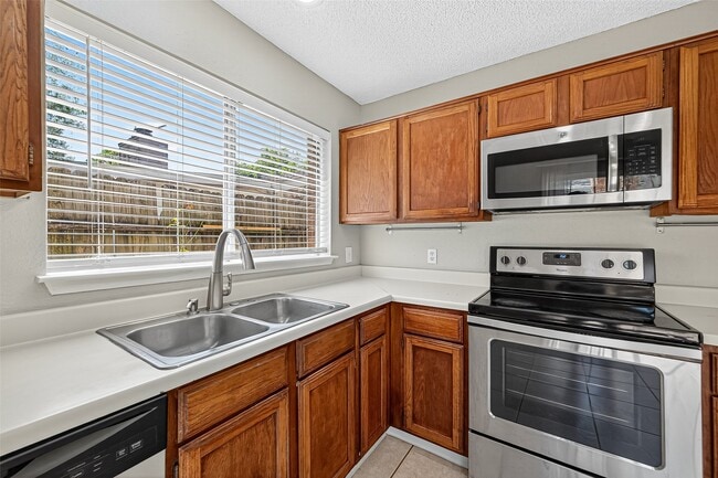 Building Photo - 4650 Glenvillage St
