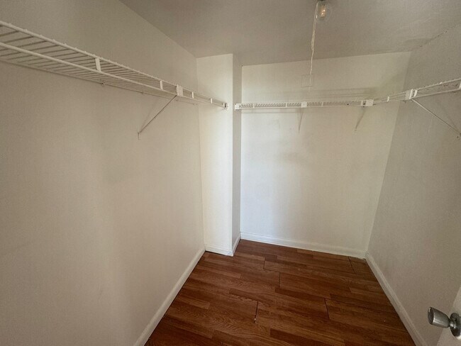 Building Photo - 4222 Inverrary Blvd