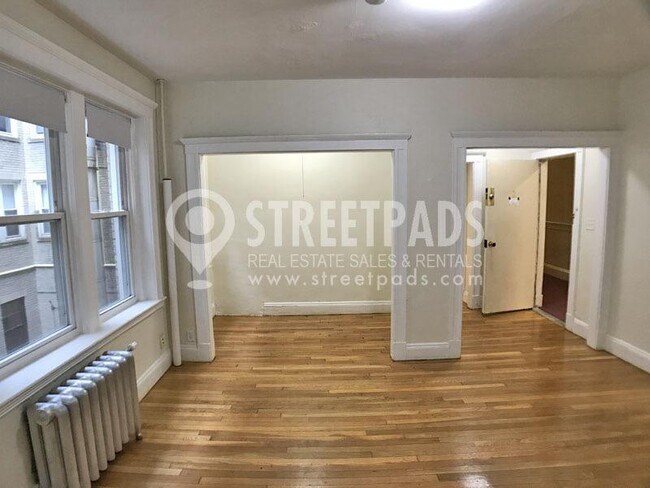 Building Photo - bedroom in Boston MA 02215