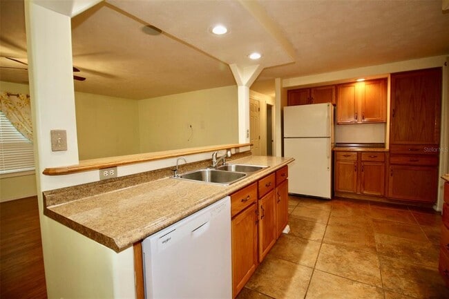 Building Photo - 10992 Poplar St NE