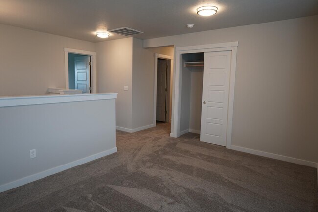 Building Photo - 5051 W Ladle Rapids St