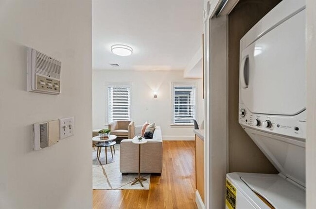 Building Photo - APARTMENT