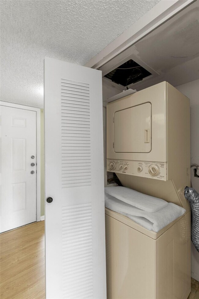 Building Photo - 5200 NW 31st Ave