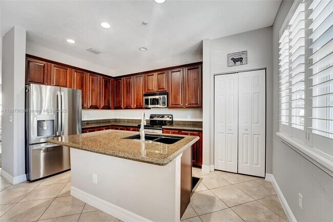 Building Photo - 290 NE 5th Ave