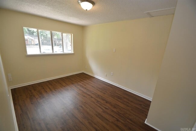 Building Photo - 6 Wynne Cir
