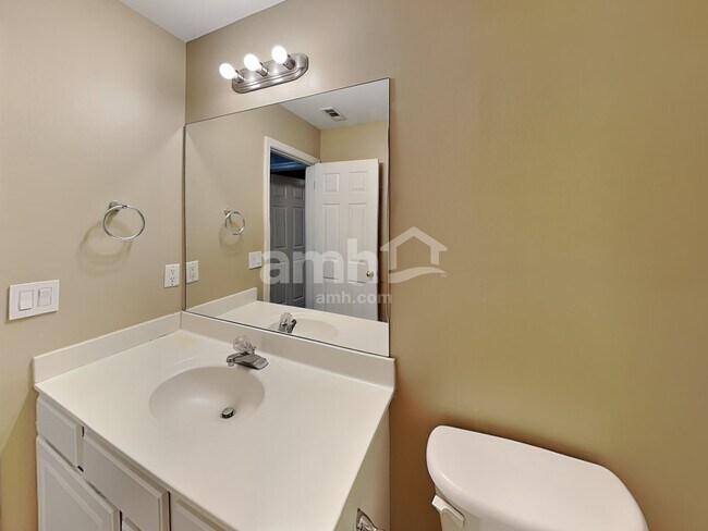 Building Photo - 1584 Silver Ridge Dr