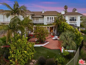 Building Photo - 2305 Canyonback Rd