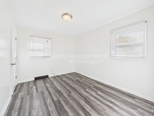 Building Photo - 318 Amherst Rd