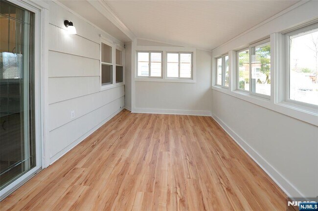 Building Photo - 43 Spruce Ave