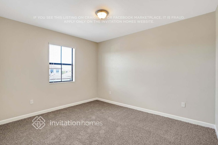 Building Photo - 141 SE 35 Ave
