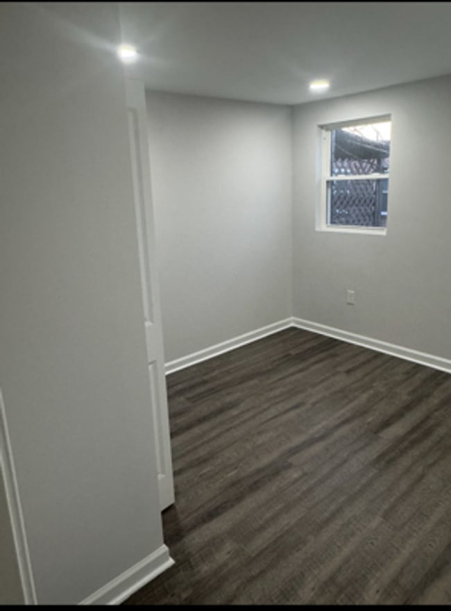 Building Photo - Beautifully Updated Townhome in Prime Location – Move-In Ready!