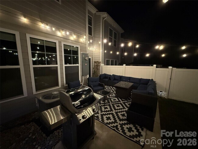 Building Photo - 626 Altamonte Dr