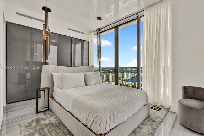 Building Photo - 17901 Collins Ave