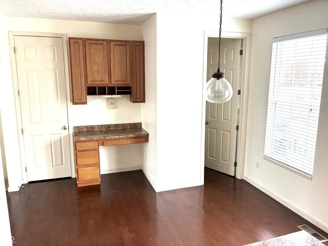 Building Photo - 420 W Main St