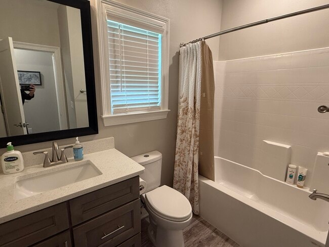 Building Photo - 1002 Gloria Ave