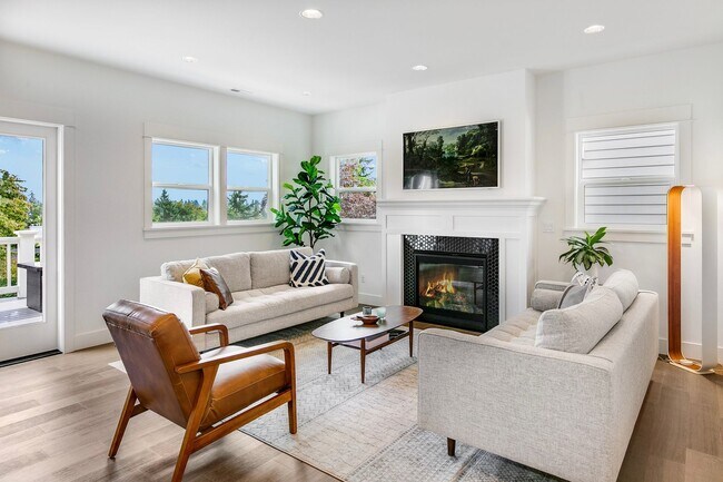 Building Photo - Gorgeous 4 Bed/3.5 Bath with Beautiful Fin...