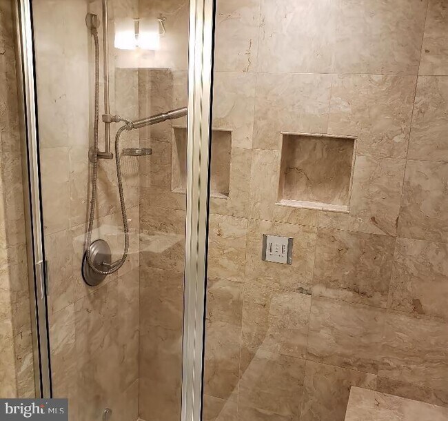 Building Photo - 1530 Key Blvd