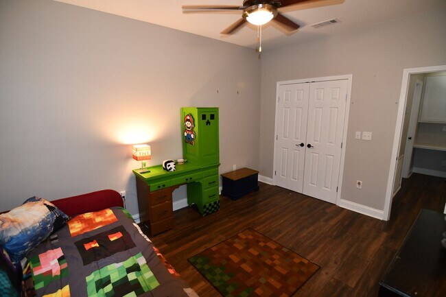 Building Photo - Zachary School District!  Trendy, 3 bedroom, 2.5 bath home in coveted Marshall Bonds Subdv