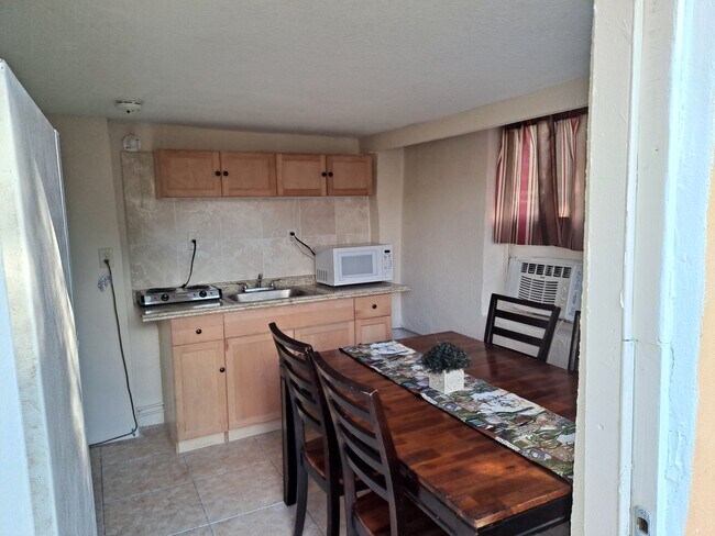 Building Photo - 6600 SW 26th St