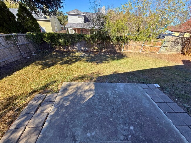 Building Photo - Move-In Special. ½ off the first full month's rent with a 12-month lease.