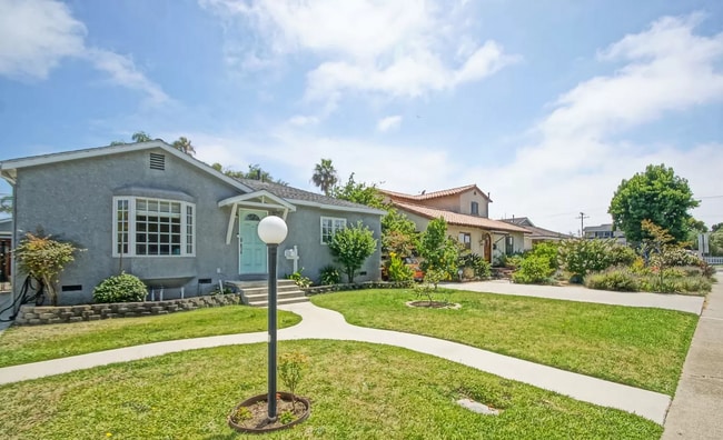 Building Photo - Beautifully Remodeled, Bright & Airy Home w/ Detached Bonus Room w/ Bath & 1-Car Garage, Front Ya...