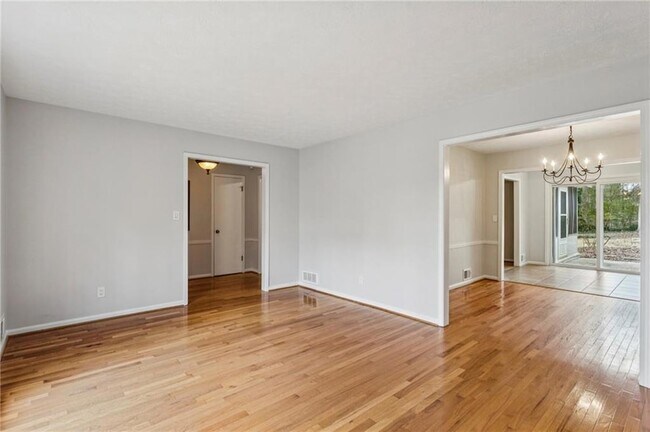 Building Photo - 3436 Brookview Dr