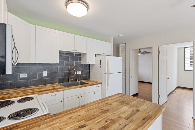 Building Photo - Upgraded 2-Bed Condo Steps from Ala Moana & Kaka‘ako