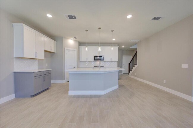 Building Photo - 1709 Summerlyn Ter Dr