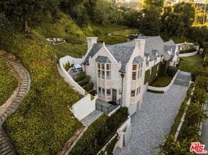 Building Photo - 10950 Bellagio Rd