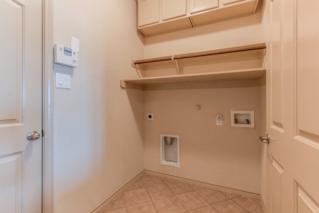 Building Photo - 3220 Hornbeam St