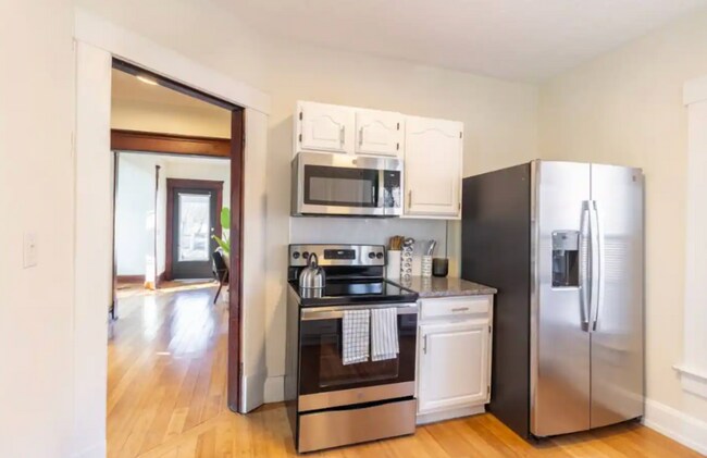 Building Photo - 1119 E Fulton St