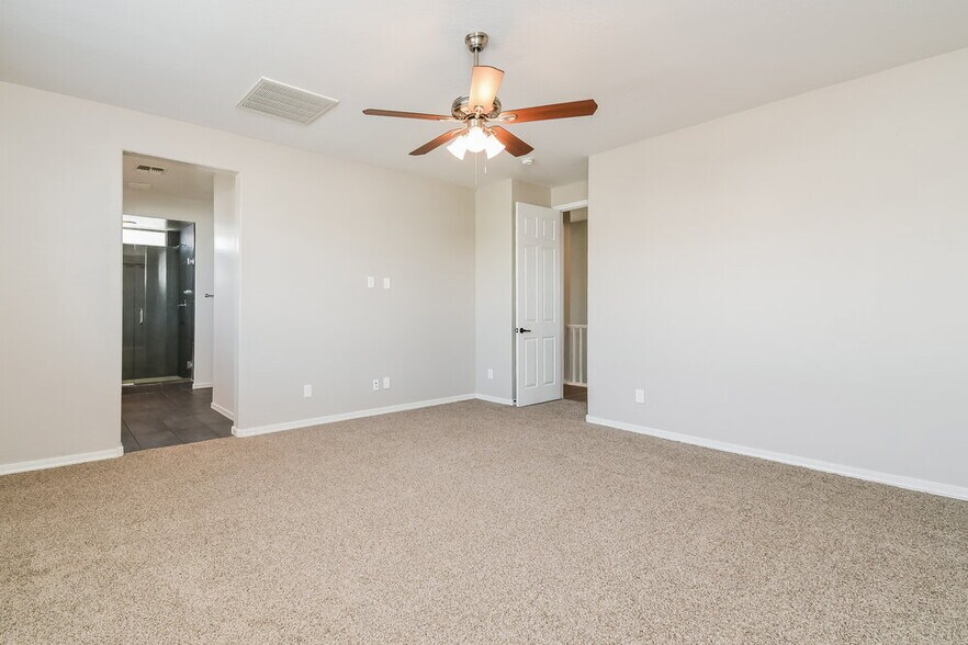 Building Photo - 9528 E Travertine Ave