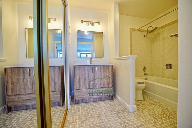 Building Photo - 2335 Shelter Bay Ave