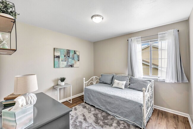 Building Photo - 341 Desplaine Rd