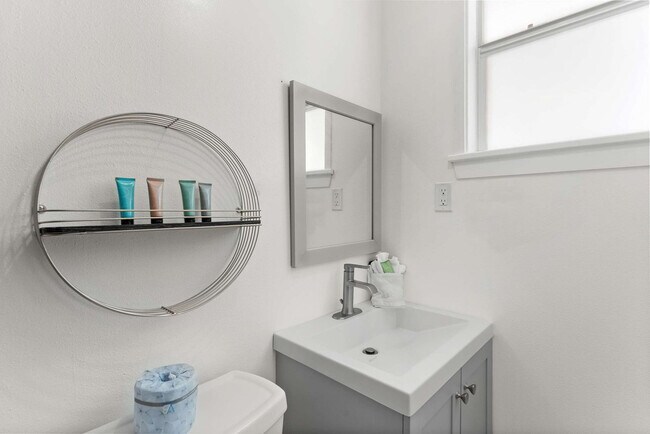 Building Photo - 4518 John Ave