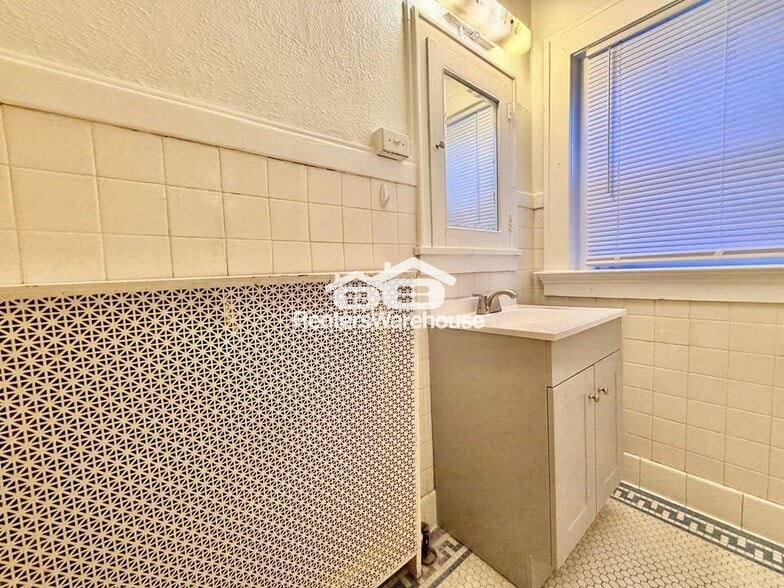 Building Photo - 3612 Ingersoll Ave