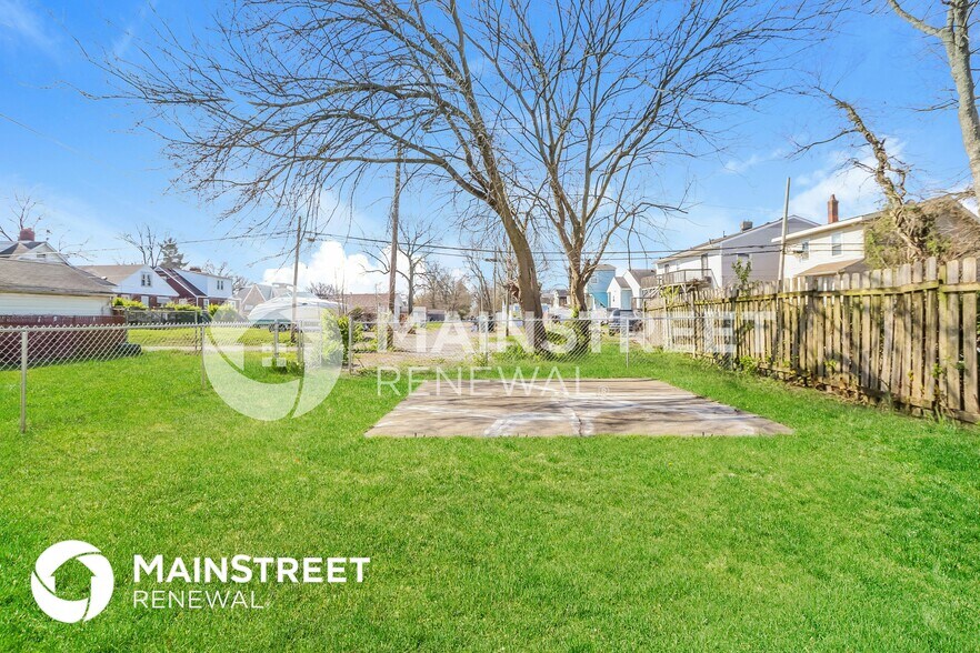 Building Photo - 3732 River Park Dr