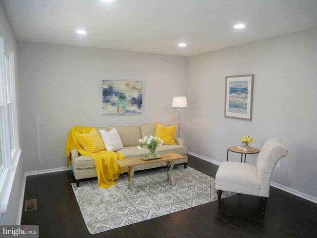 Building Photo - 35600 Sassafras Dr