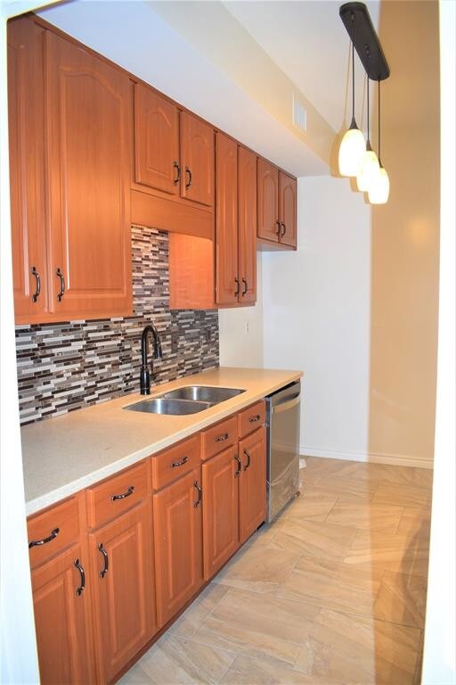 Building Photo - 600 Wilcrest Dr