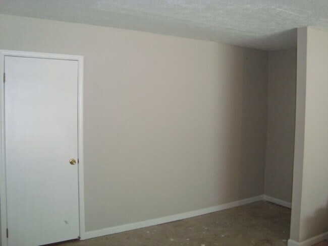 Building Photo - Three bedroom/2bathroom Condo available fo...