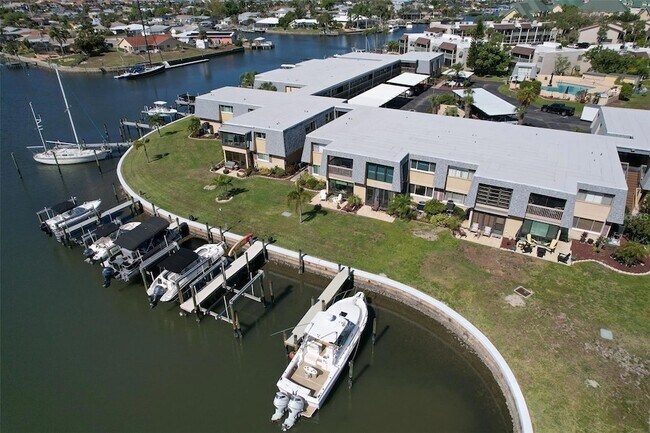 Building Photo - 1008 Apollo Beach Blvd