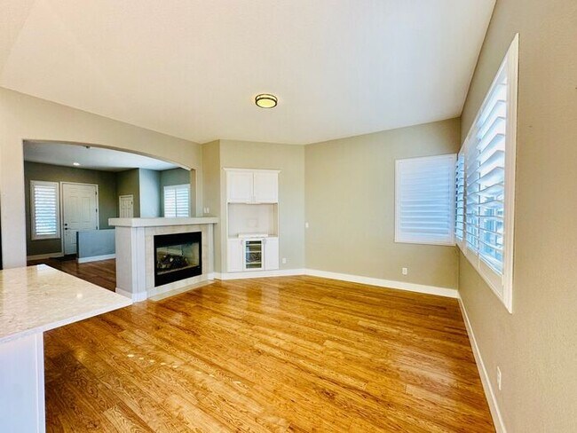 Building Photo - 6350 Cedar Waxwing Ct