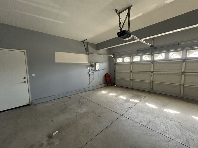 Building Photo - 37978 Spur Dr