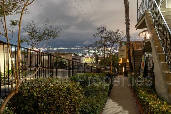 Building Photo - 2321 Brant St