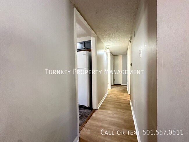 Building Photo - 361 N Oak Ct