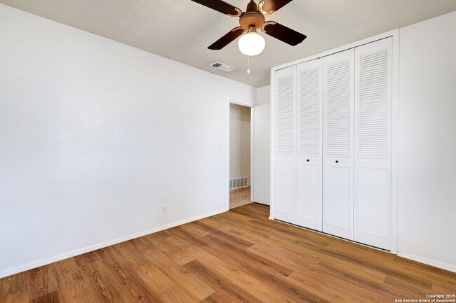 Building Photo - 166 Meadow Trail Dr